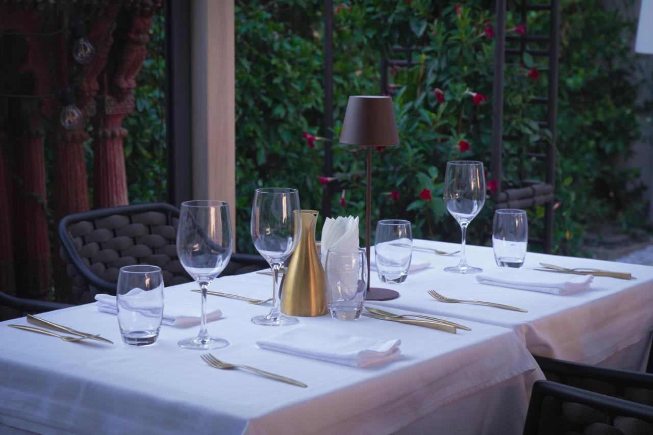 Unique Boutique Hotel Antibes Juan-Les-Pins Экстерьер фото