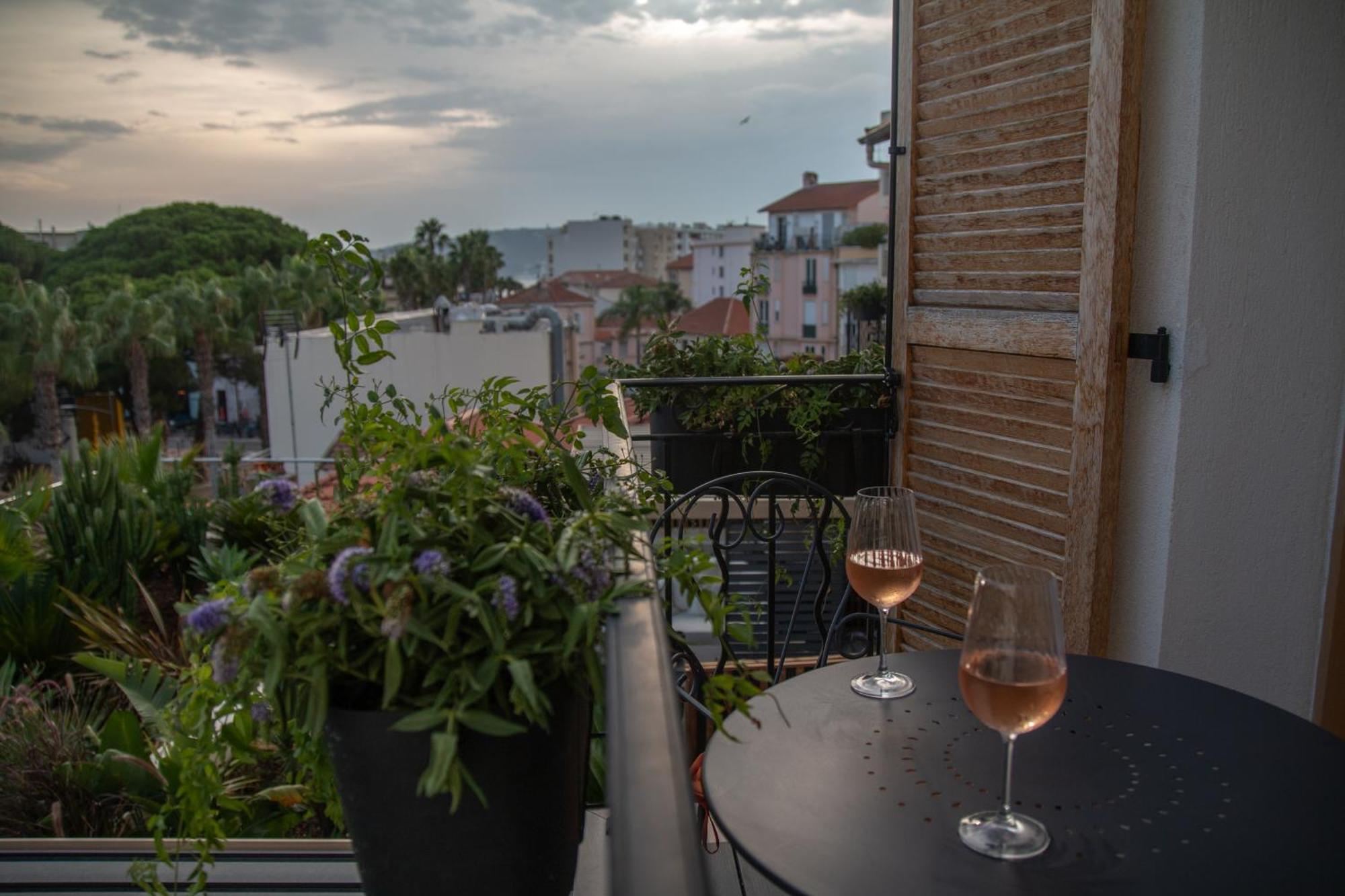 Unique Boutique Hotel Antibes Juan-Les-Pins Экстерьер фото
